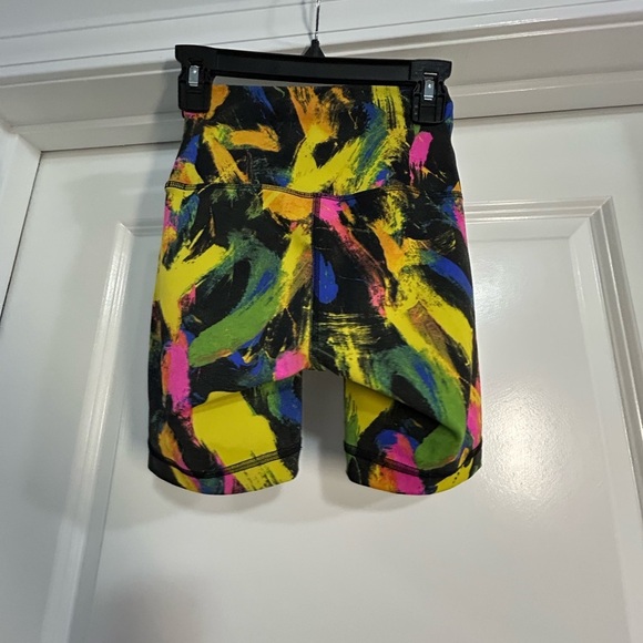 lululemon athletica Wunder Train High-Rise Shorts - Black and Yellow Multi - Picture 4 of 4